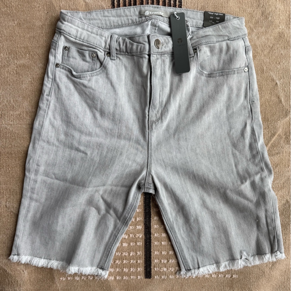 NWT Tractr Nina High Rise Slim Shorts, Size 8/29